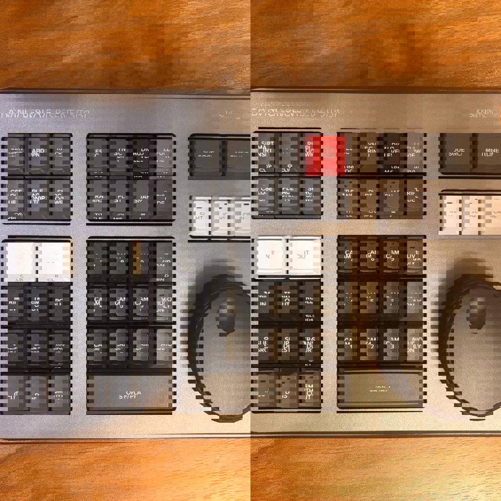 DaVinci Resolve Speed Editor