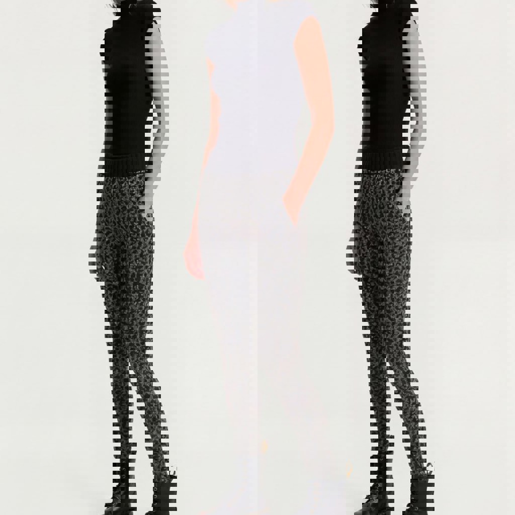 Вязаные леггинсы с леопардовым принтом