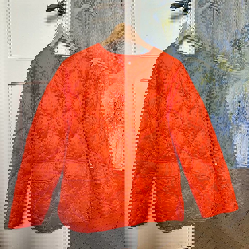 Оранжевая женская куртка