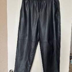 Черные брюки из искусственной кожи - фото 2