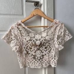 Кружевной топ с меховой вставкой - фото 2
