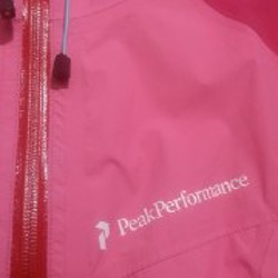 Женская куртка Peak Performance - фото 2