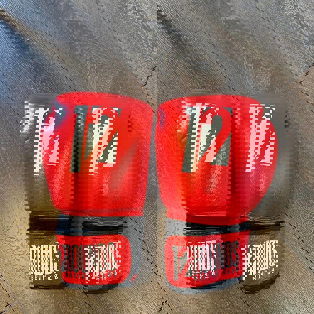 Красные боксерские перчатки