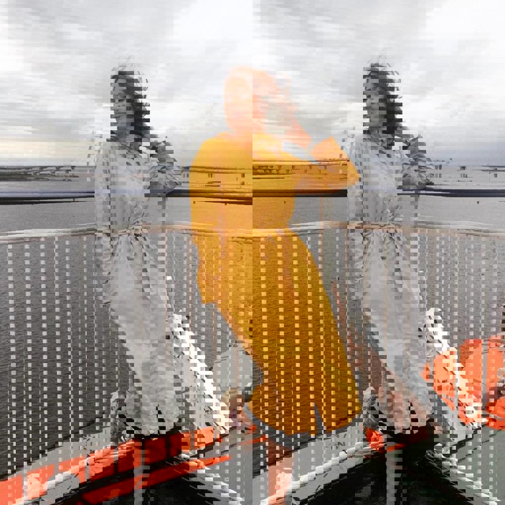 Плащ из мембраны оранжевого цвета