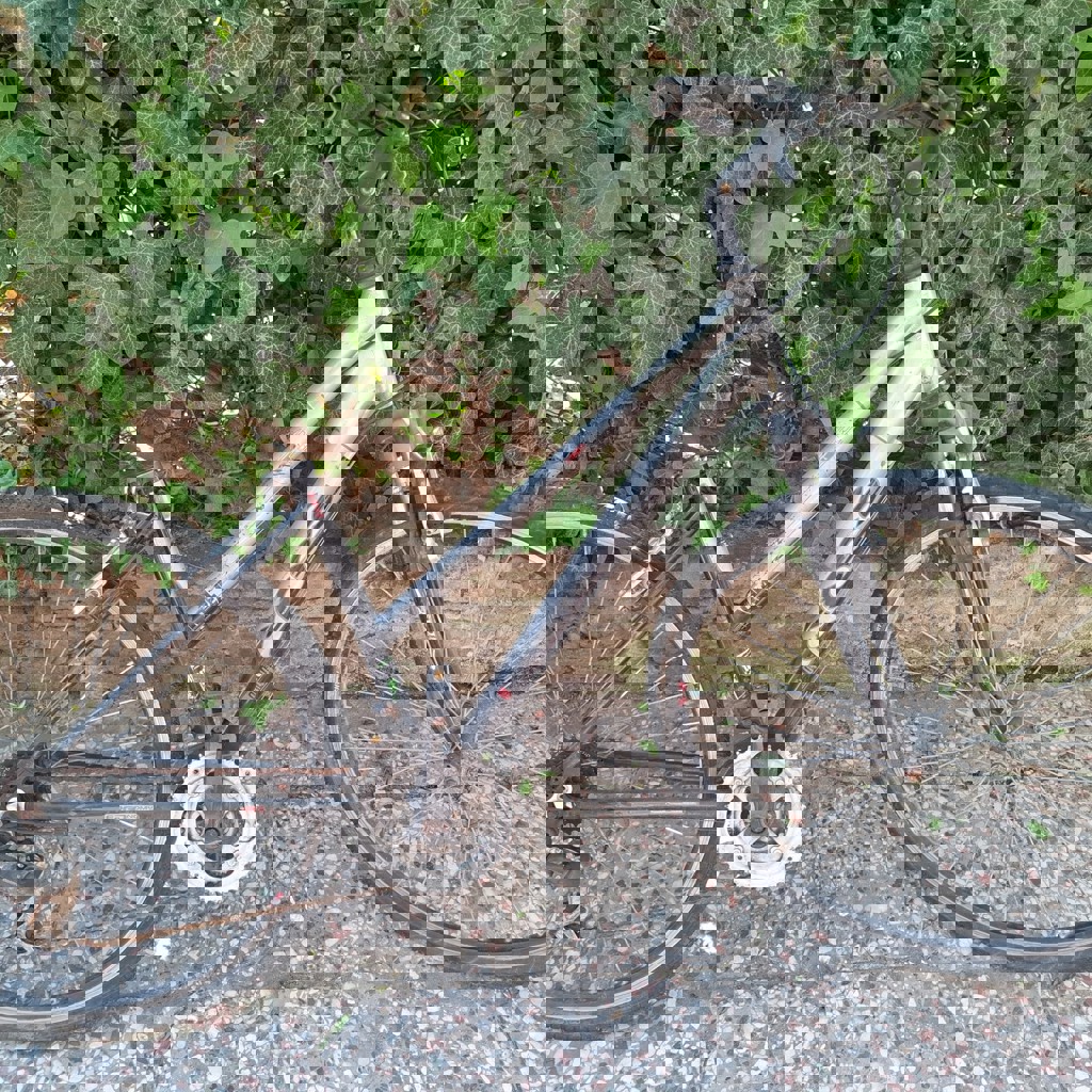 Велосипед с алюминиевой рамой