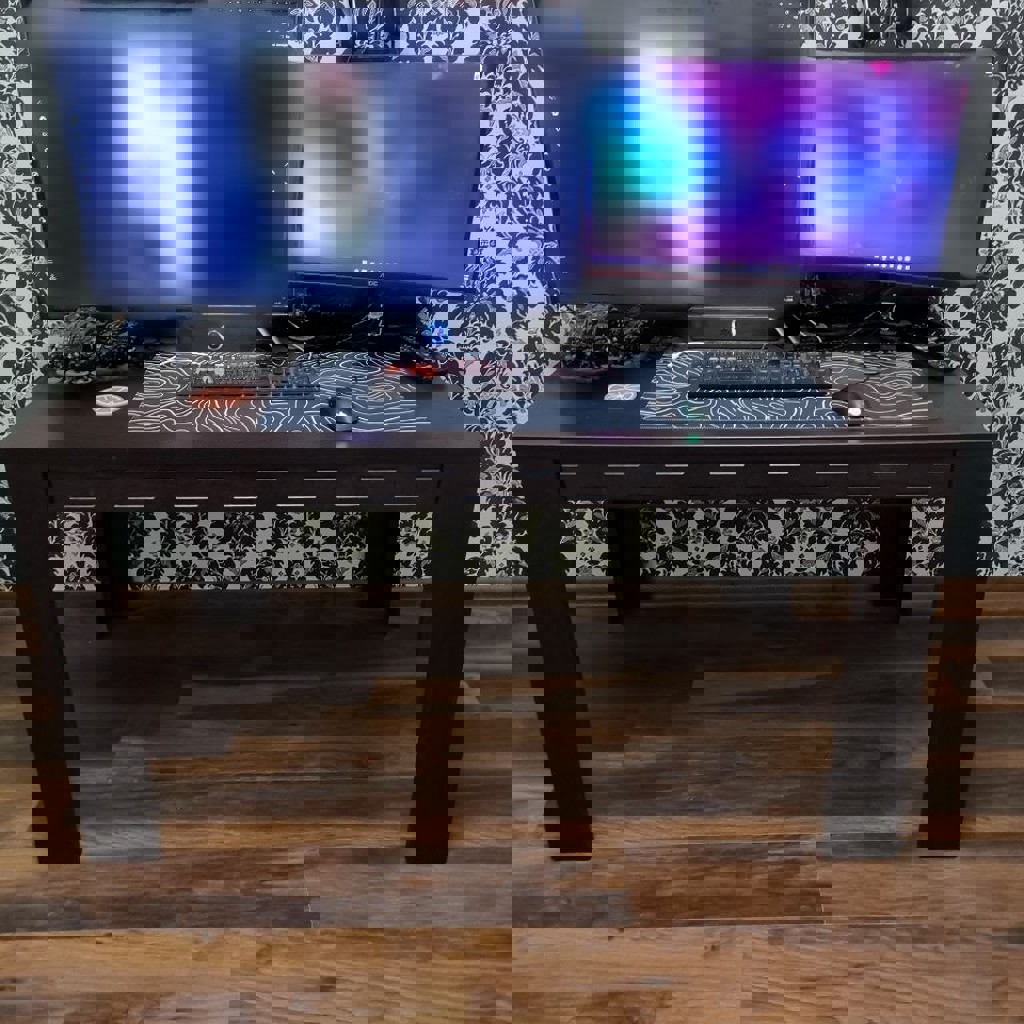 Большой обеденный стол