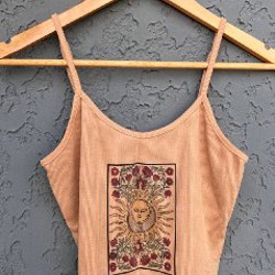 Бежевый топ с принтом солнце и луна - фото 1