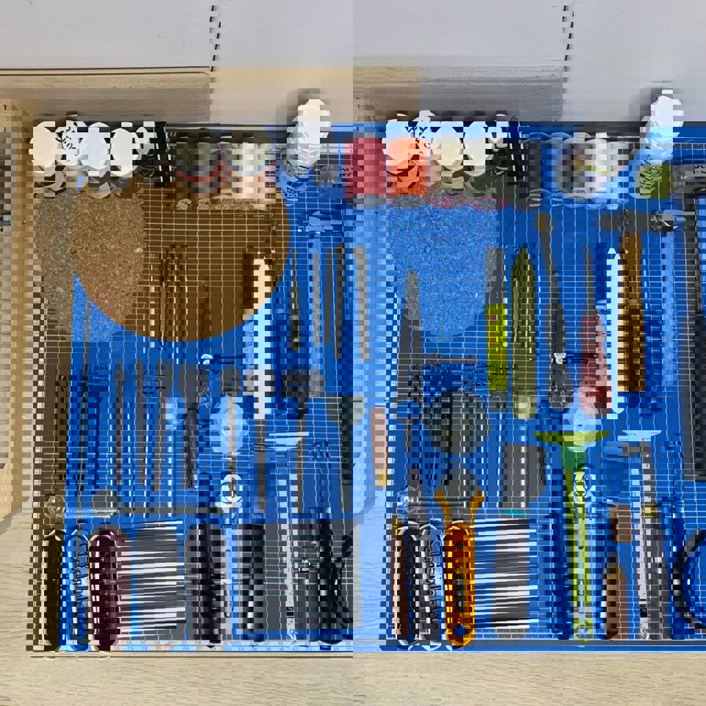 Набор инструментов для работы с кожей