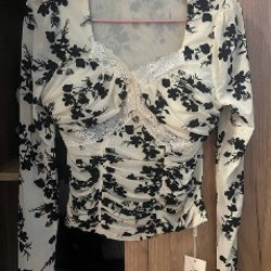 Кофточка белая в черный цветок - фото 10