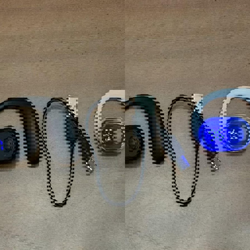 Наушник беспроводной черный и белый