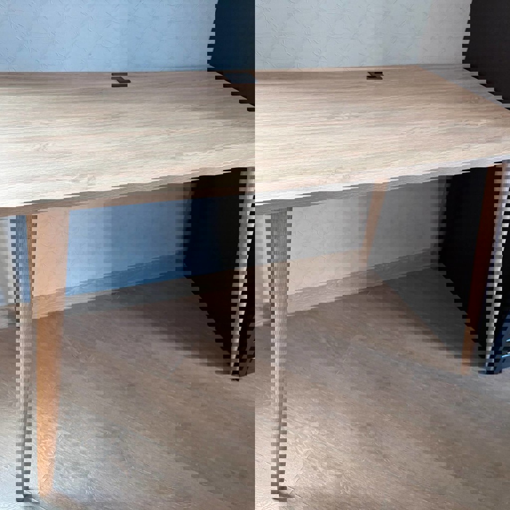 Стол тёмный