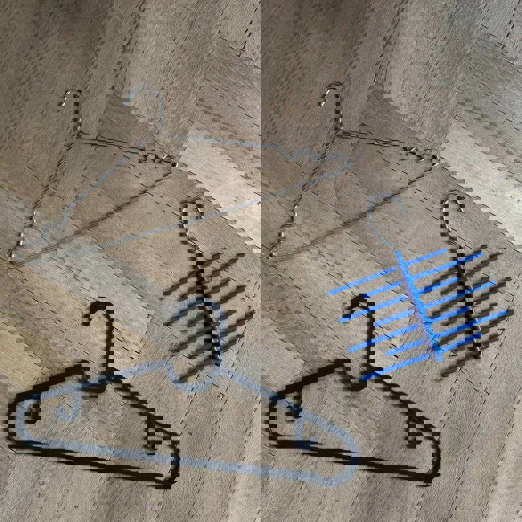 Железные вешалки