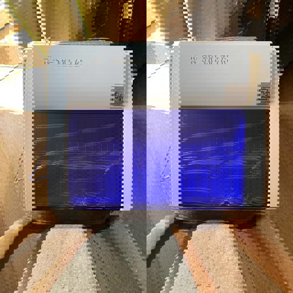 Ультрафиолетовый стерилизатор инструментов