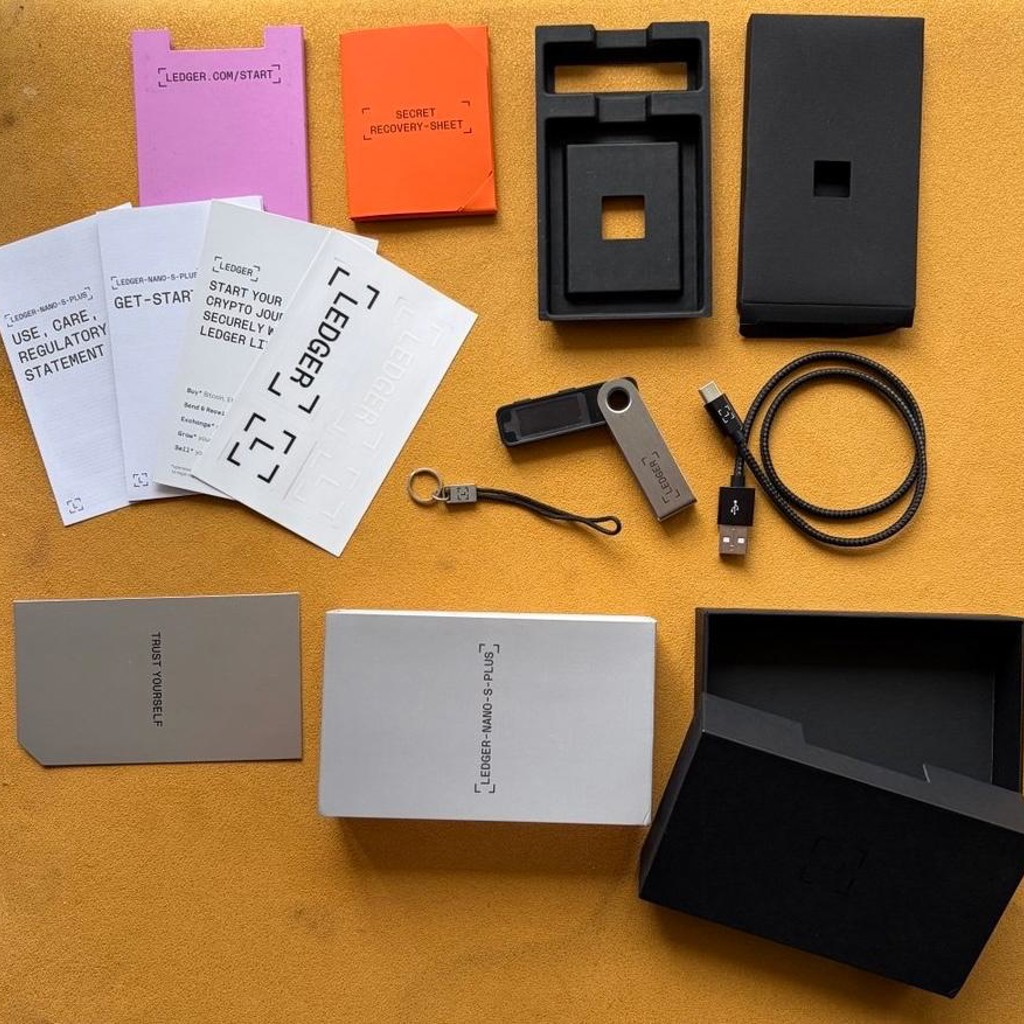 Крипто-кошелек Ledger Nano S Plus