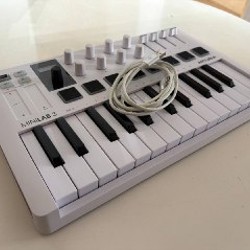 MIDI клавиатура Arturia MiniLab 3 - фото 2