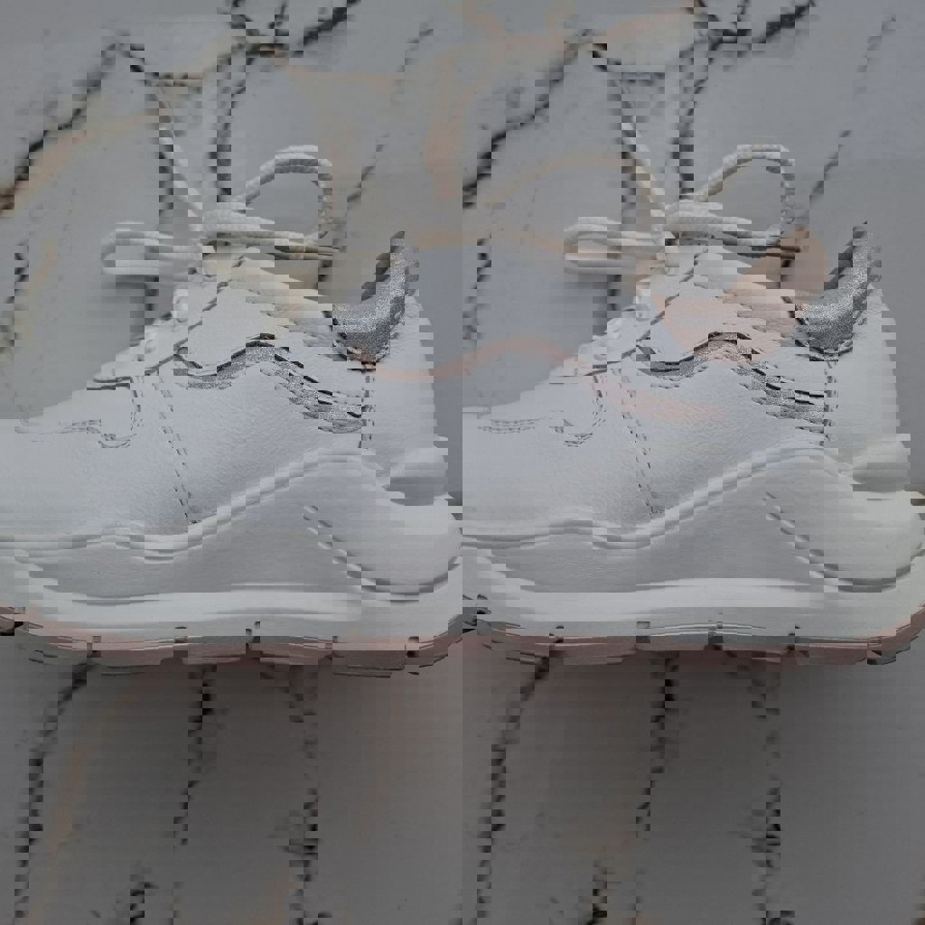 Кроссовки женские