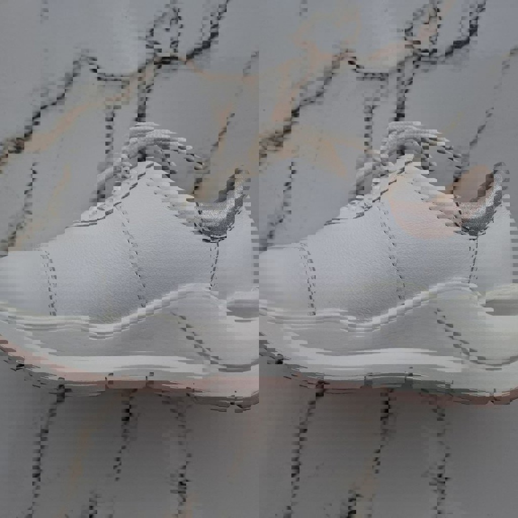 Кроссовки женские