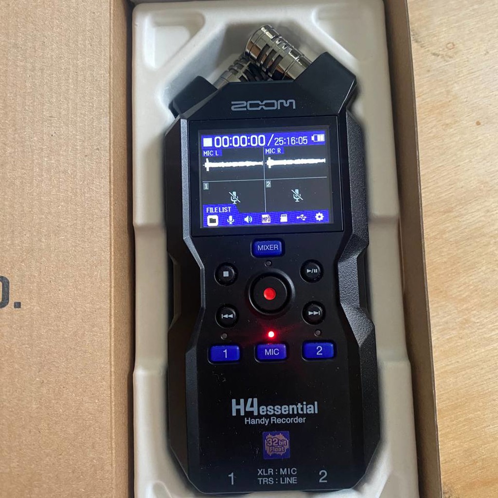 Диктофон Zoom H4 Essential