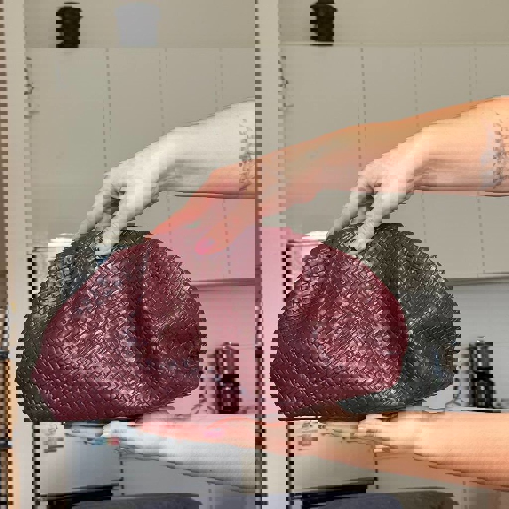 Плетеный клатч