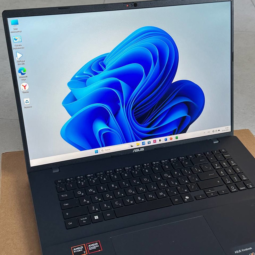 ASUS VivoBook 18