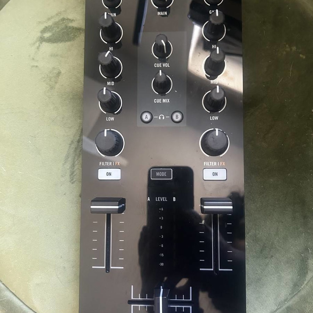 DJ-контроллер Native Instruments Traktor Kontrol Z1