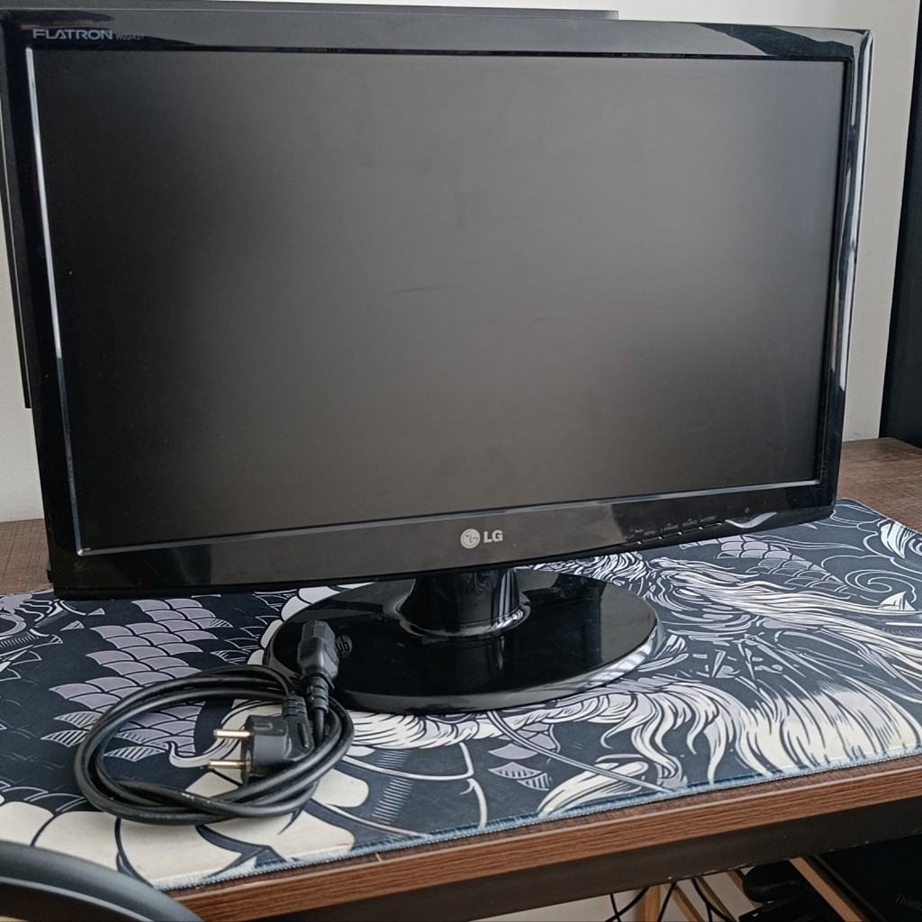 Монитор LG Flatron W2243T
