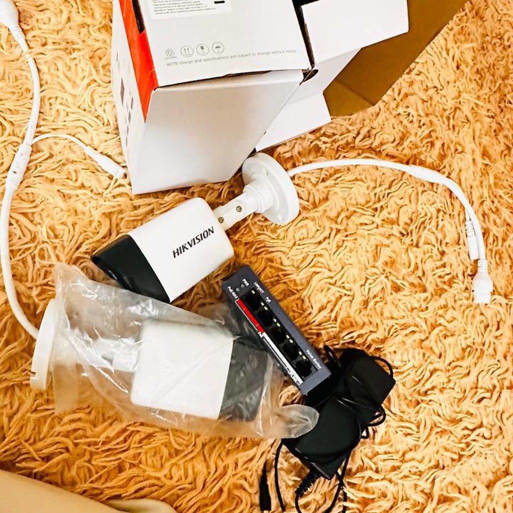 Свич Hikvision DS-3E0105P-E/M(B)