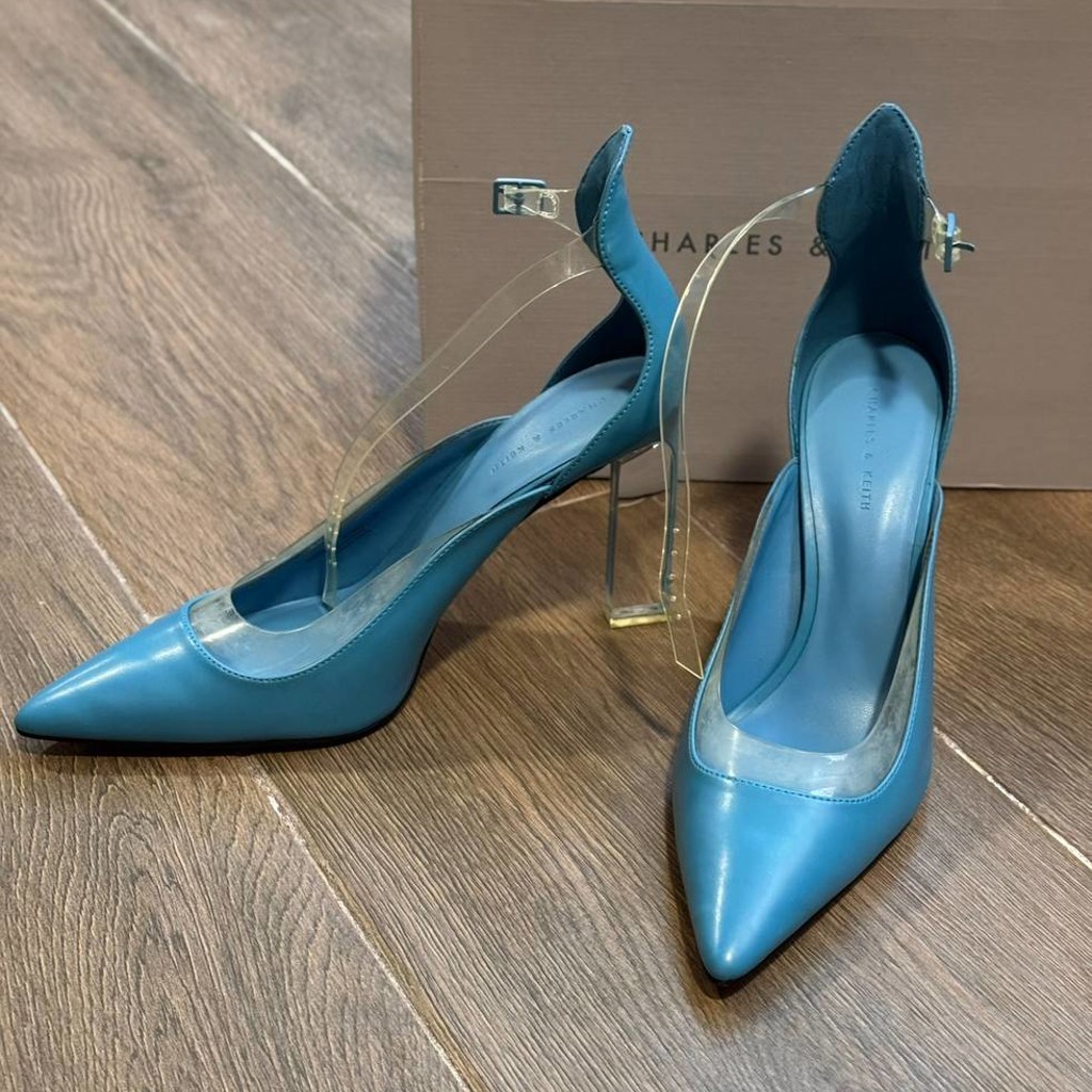 Кроссовки Charles&Keith