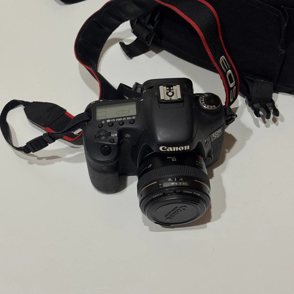 Зеркальный фотоаппарат Canon EOS 7D