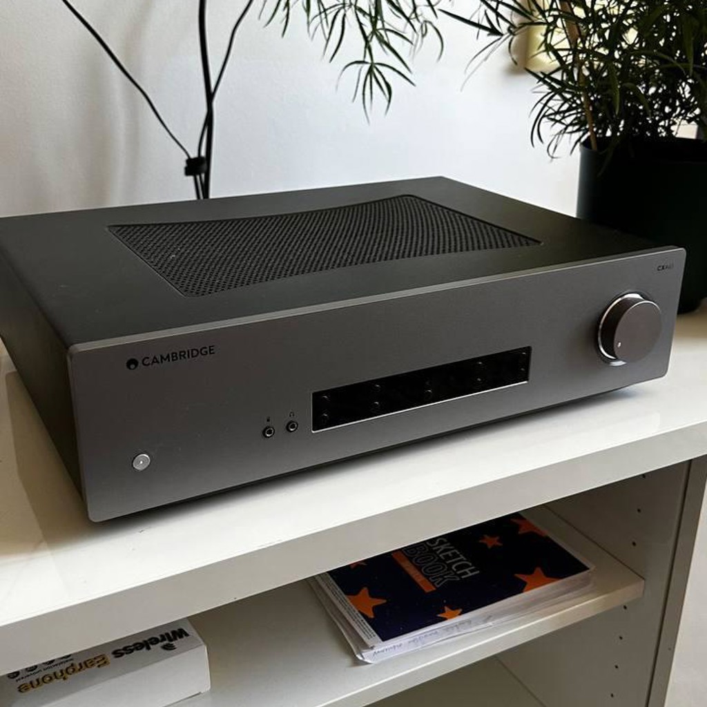 Интегральный усилитель Cambridge Audio CXA61