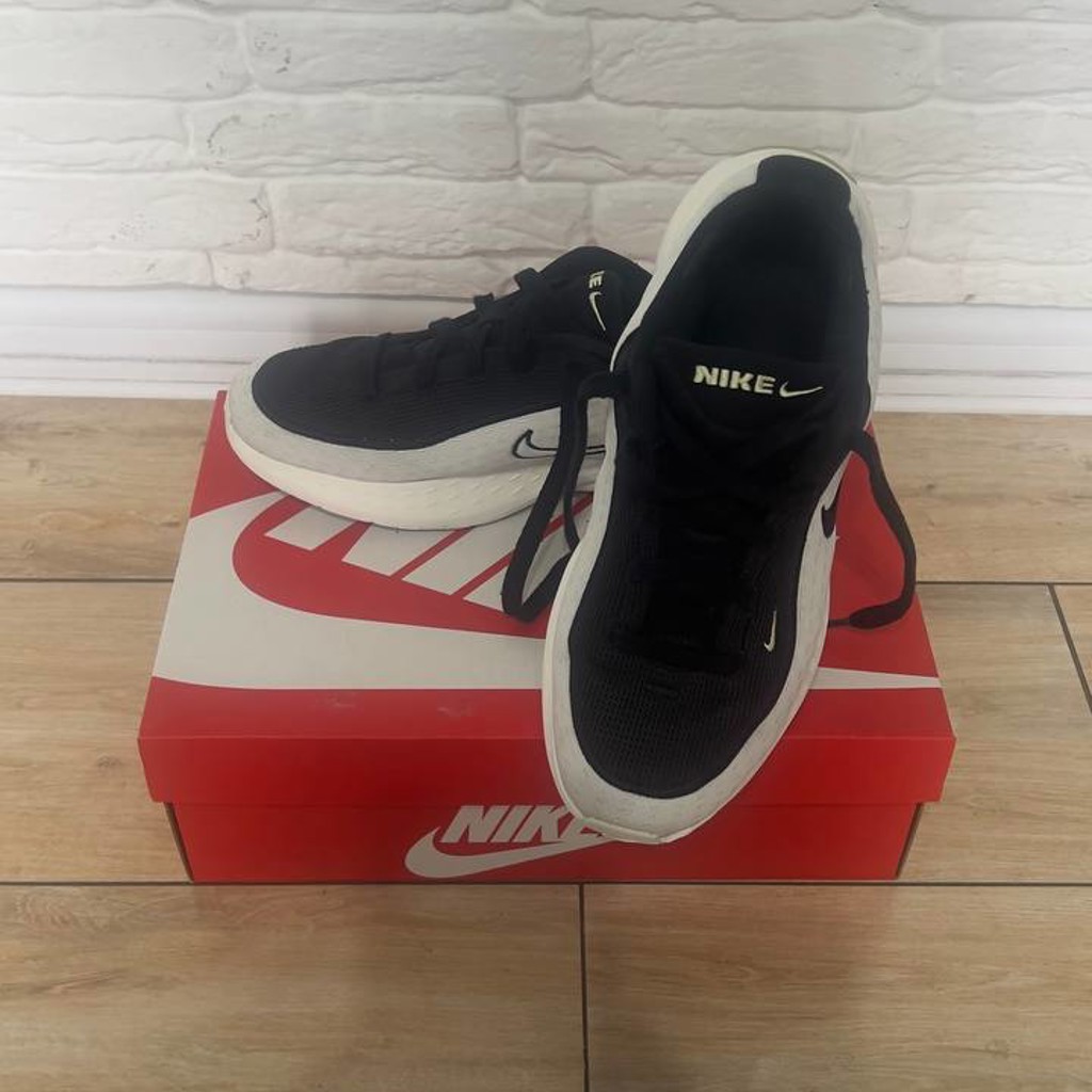 Nike Uplift SC