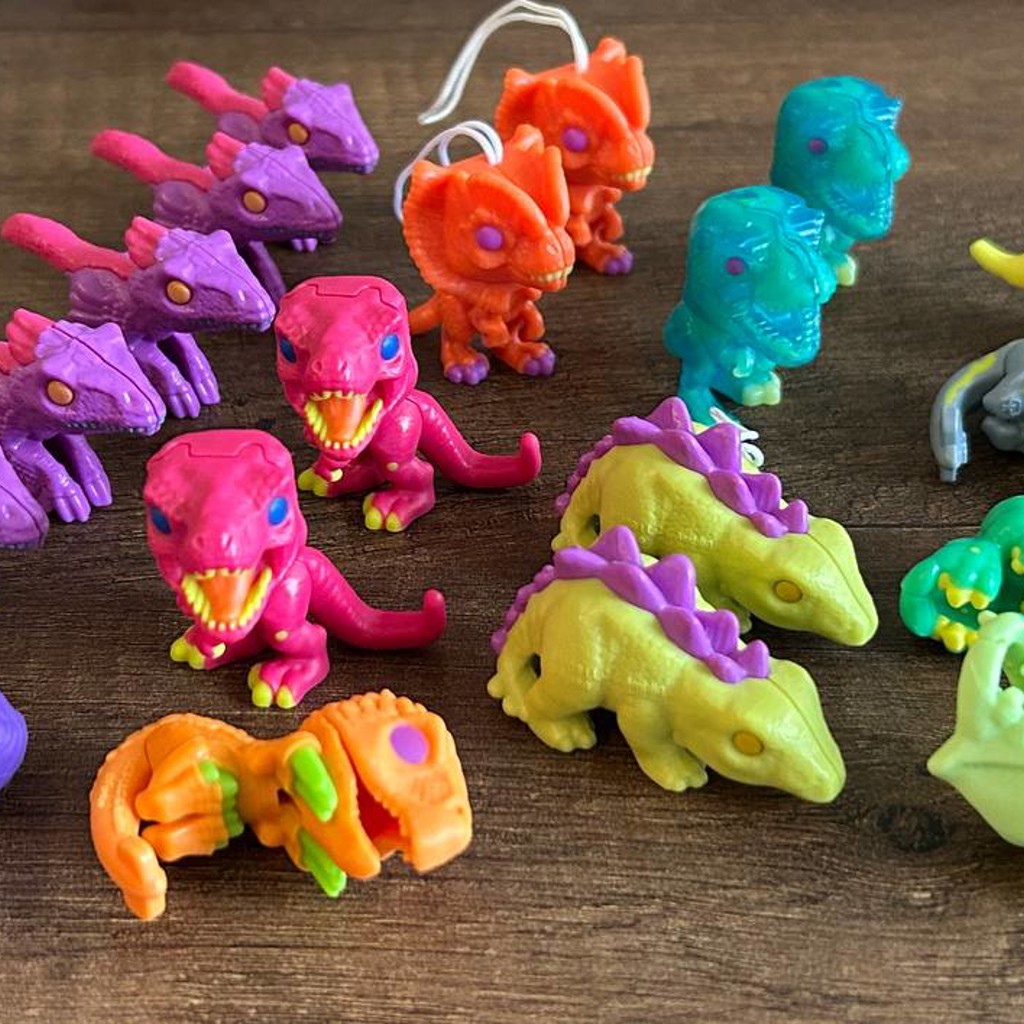 Динозавры из коллекции kinder joy jurassic