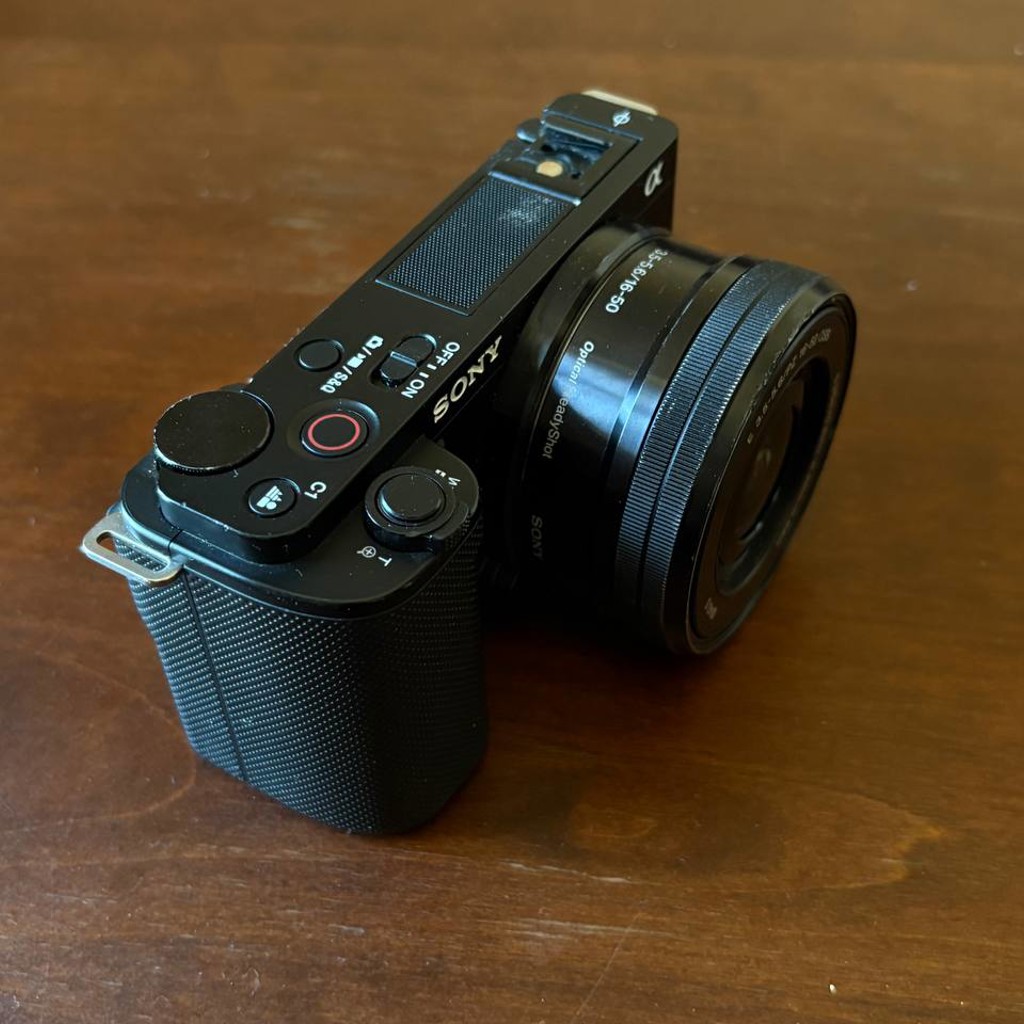 Sony ZV-E10 + kit lens 16-50 OSS