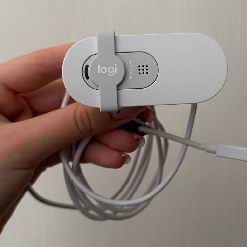 Вебкамера Logitech brio 100