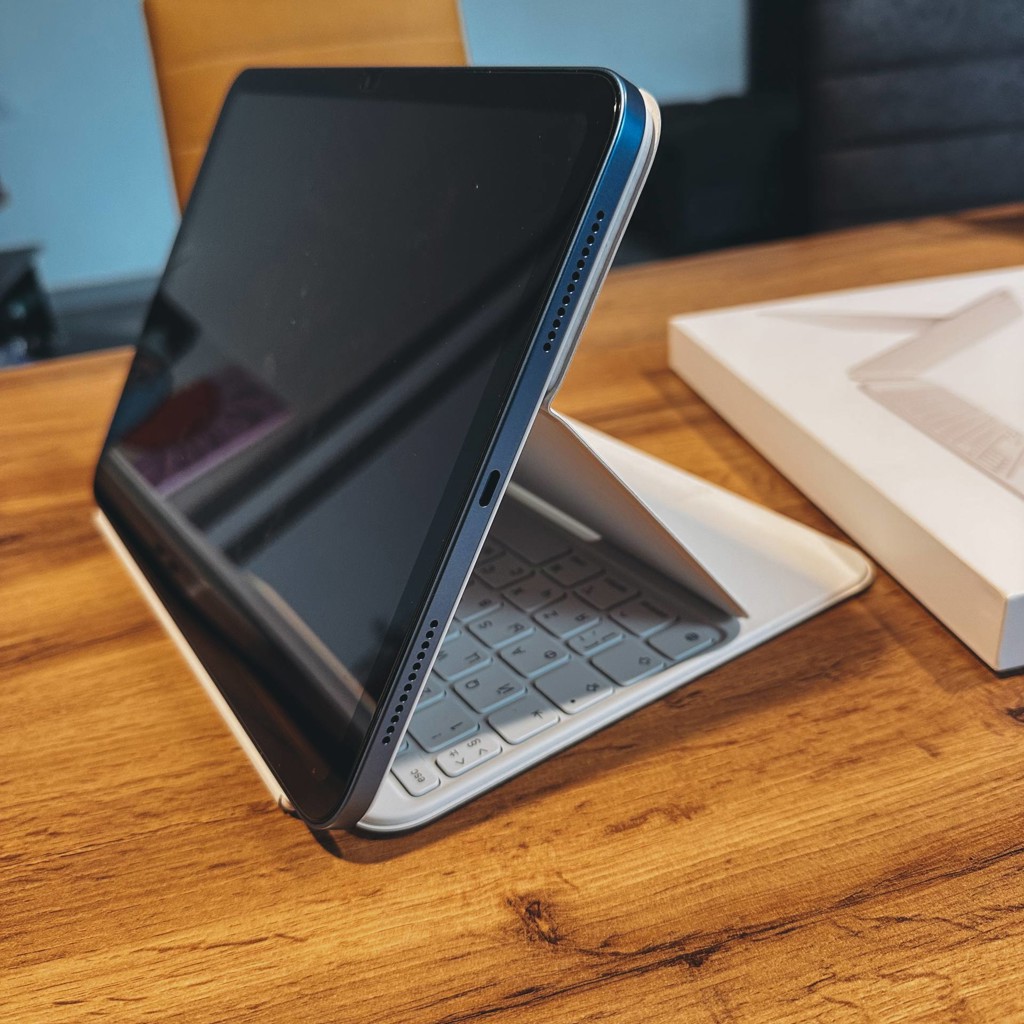 Magic Keyboard Folio