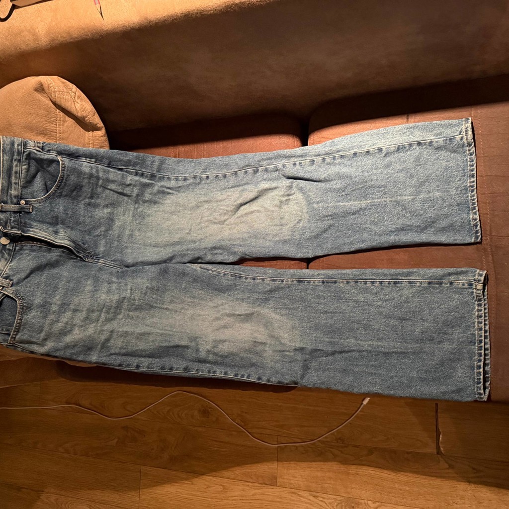 Голубые джинсы Uniqlo
