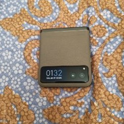 Motorola Razr 2023 - фото 6