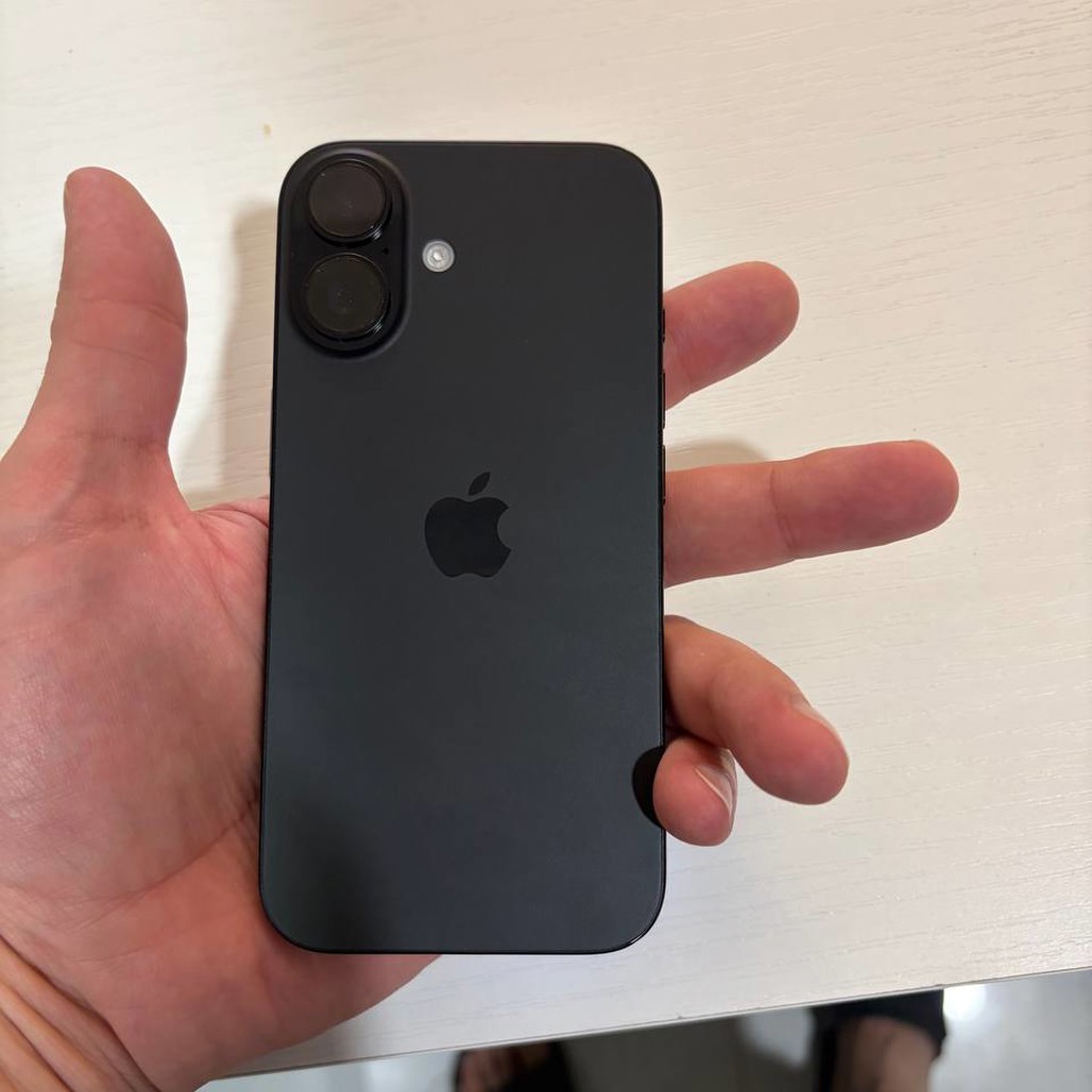 Apple iPhone 16
