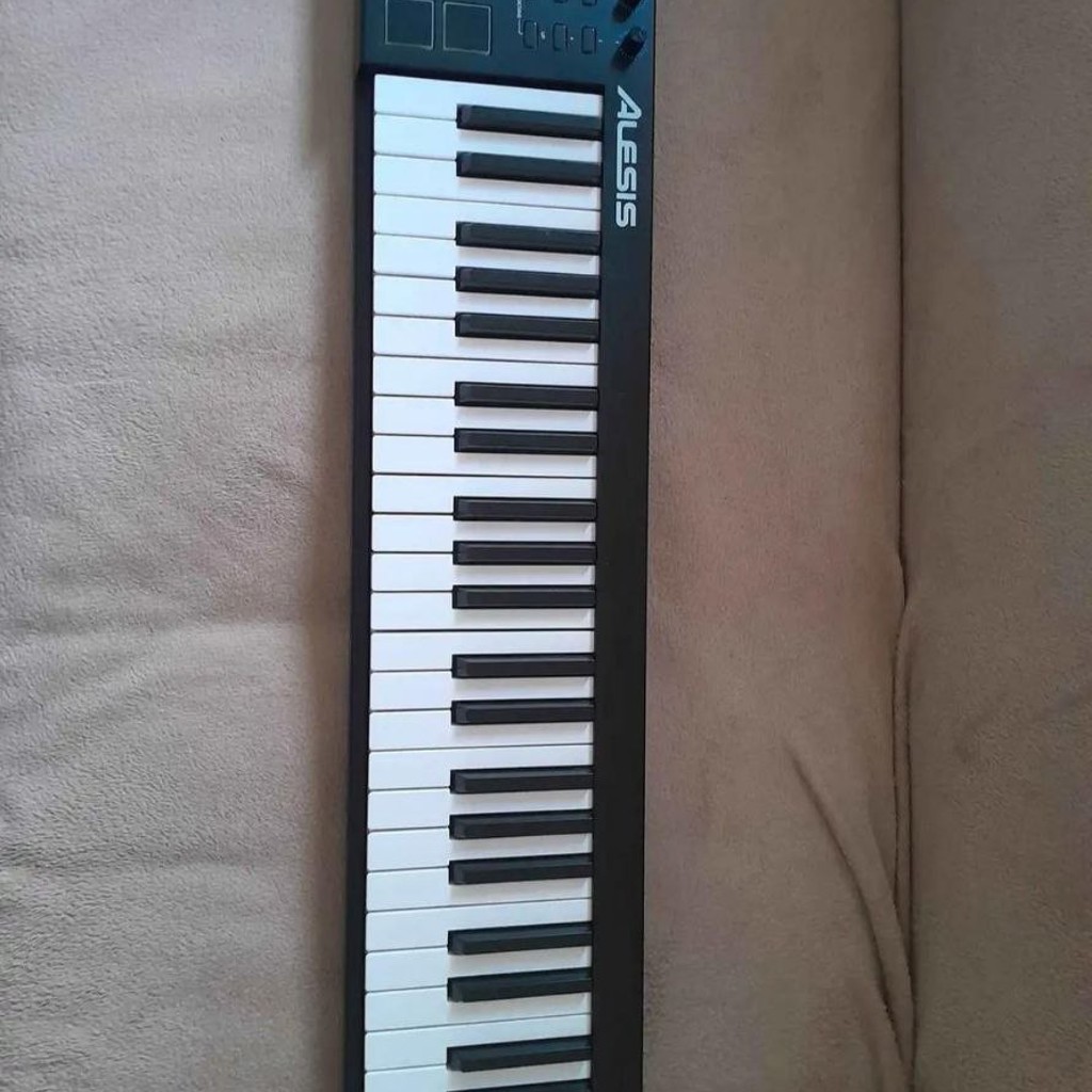 MIDI-клавиатура Alesis V49
