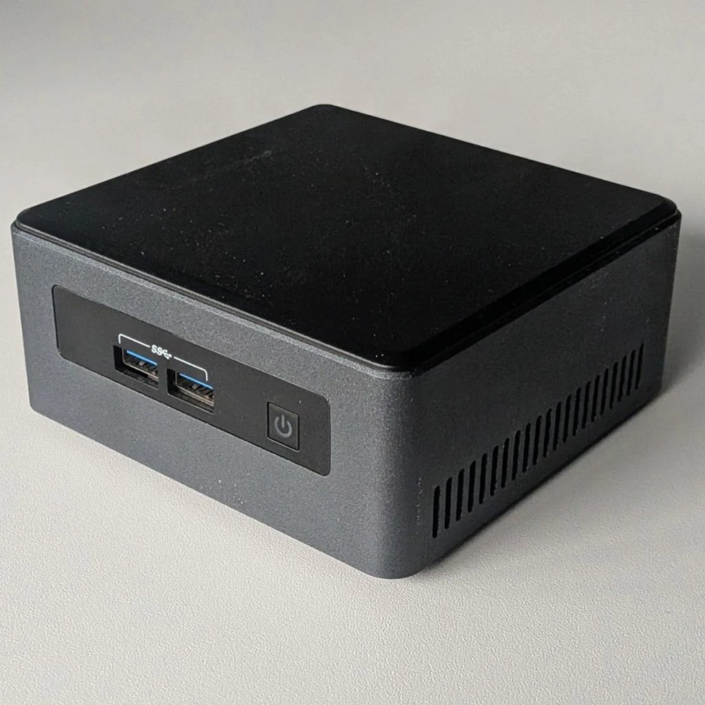 Компьютер Intel NUC