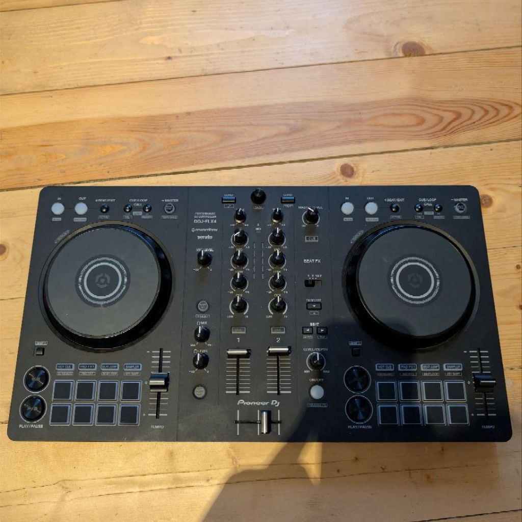 Диджейский пульт Pioner DDJ-FLX4