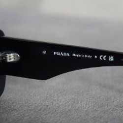 Солнцезащитные очки Prada - фото 6