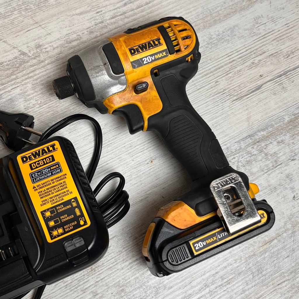 Импакт DeWALT DCF885