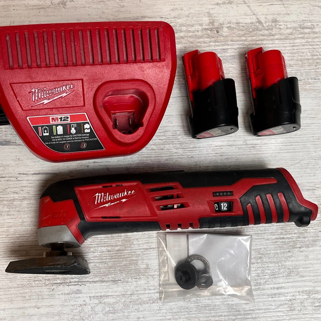 Реноватор Milwaukee M12 2426-20