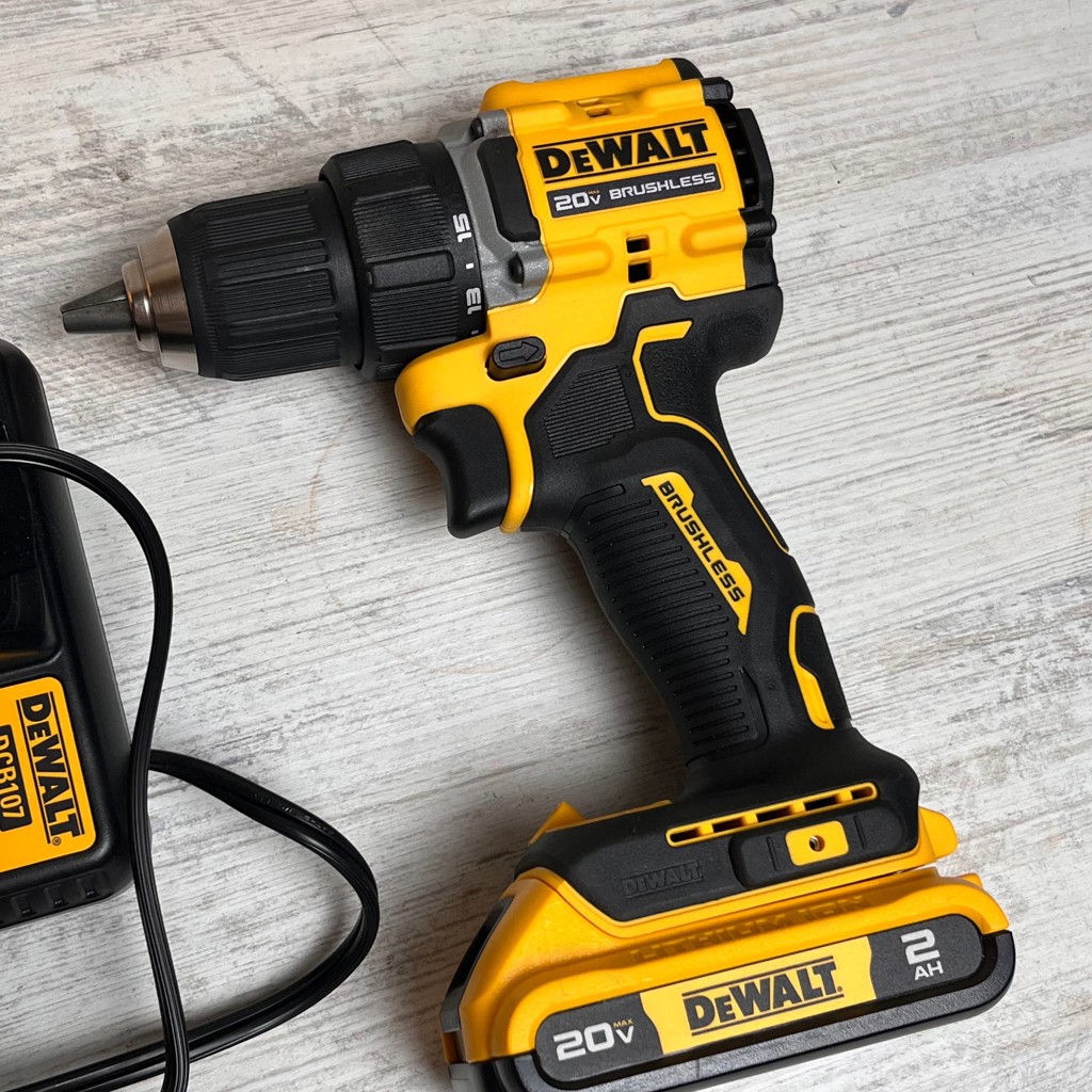 Шуруповерт DeWALT DCD794