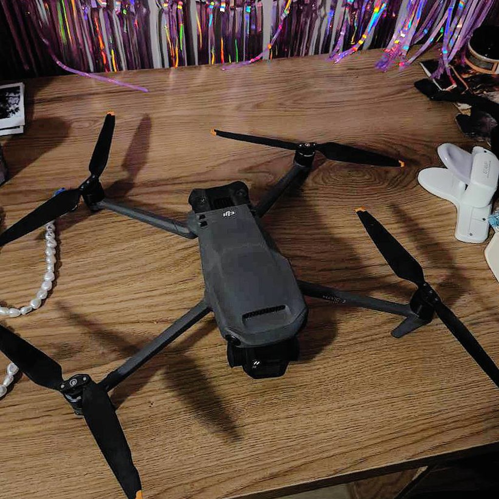Квадрокоптер DJI Mavic 3
