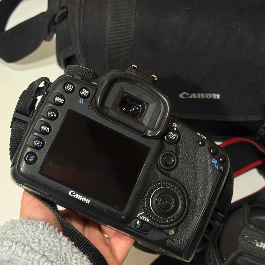 Зеркальный фотоаппарат Canon EOS 7D