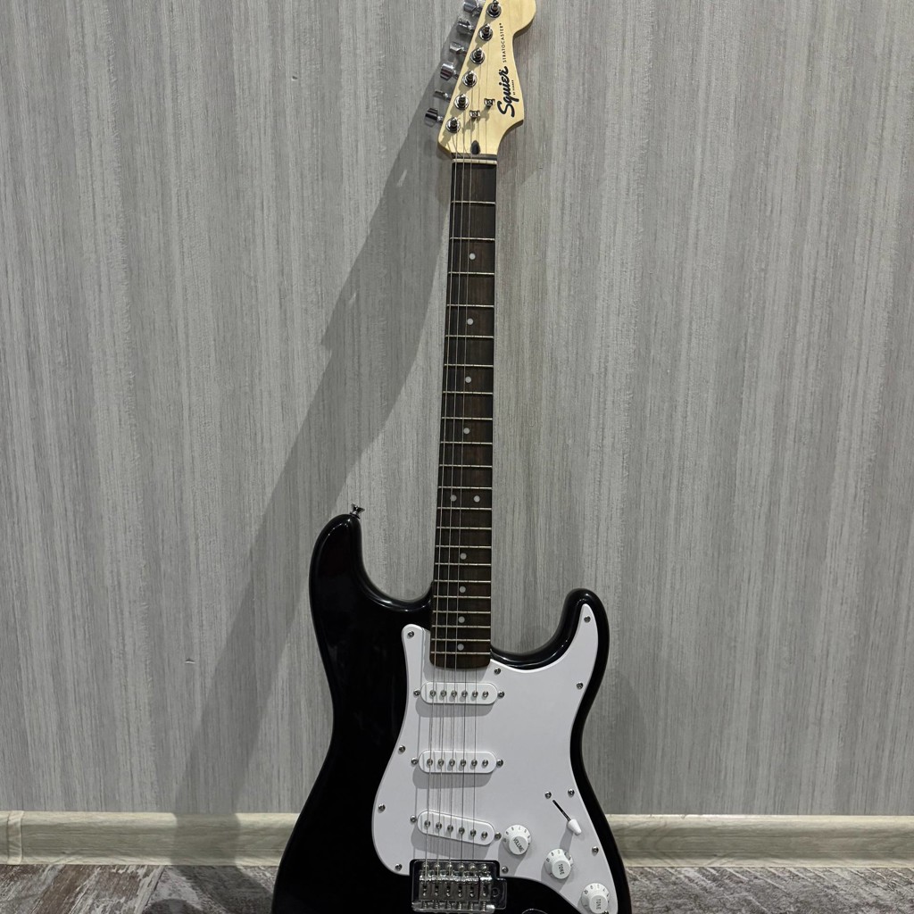 Электрогитара Fender Squier Stratocaster