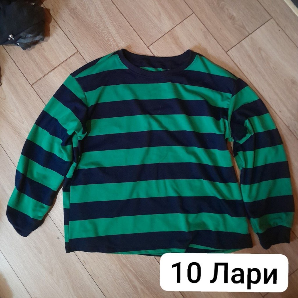 Черно-зелёный свитер