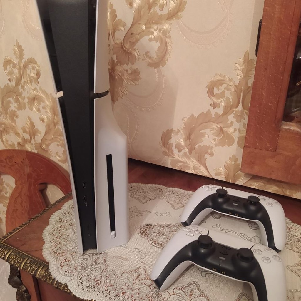 Игровая консоль